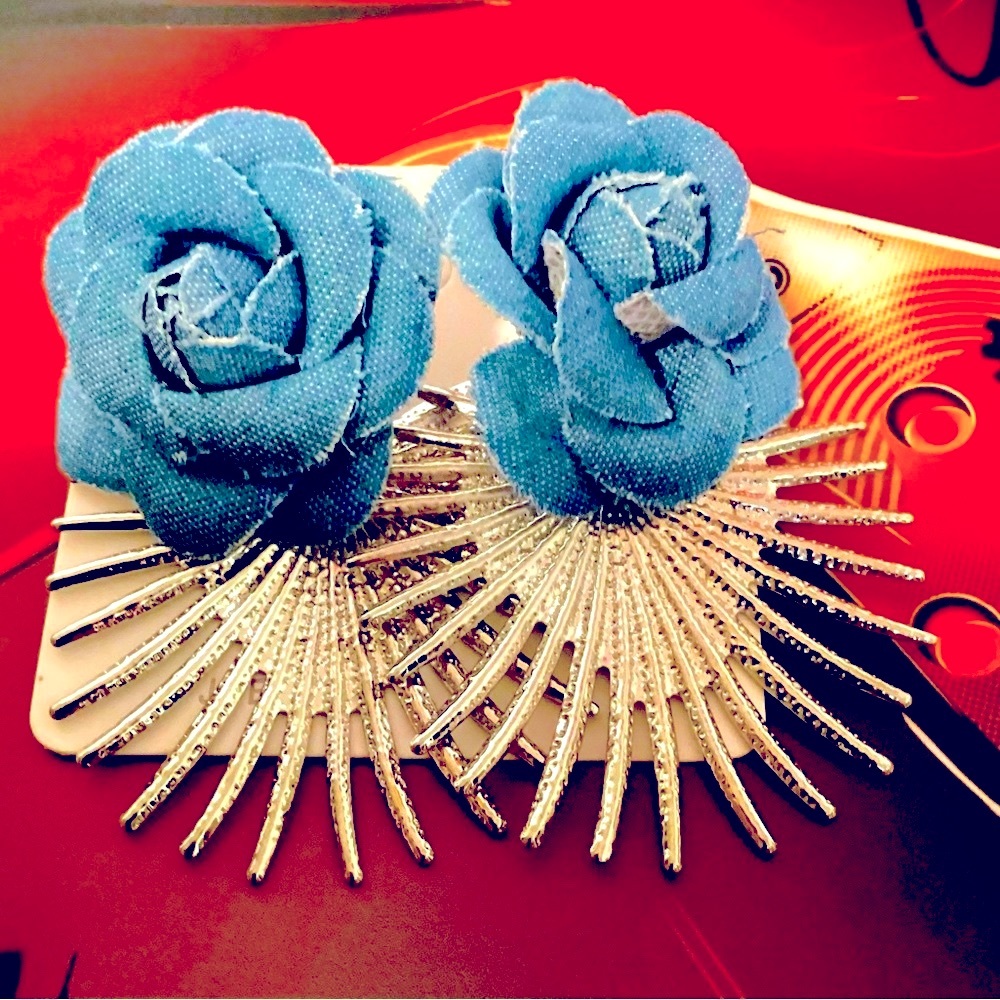 NWT-DENIM FLOWER PIERCED EARRINGS - Picture 2 of 3